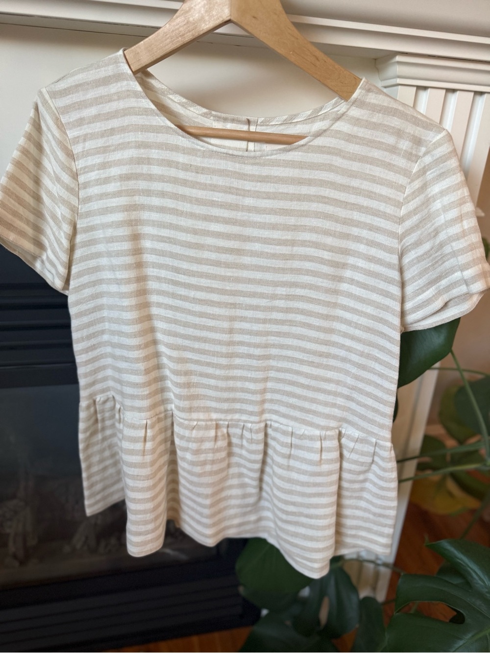 OFFON Clothing medium weight linen beige white striped top ruffle blouse size M - Picture 4 of 7